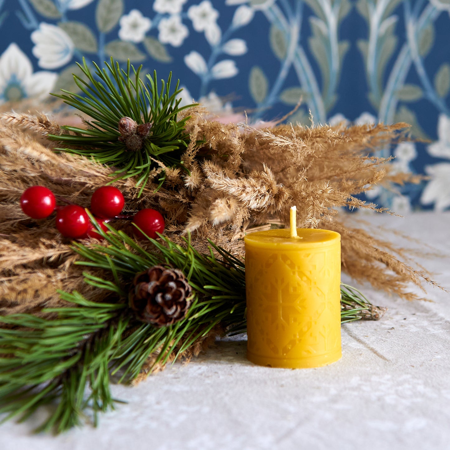 Pure beeswax pillar Candle "Amber Flame"