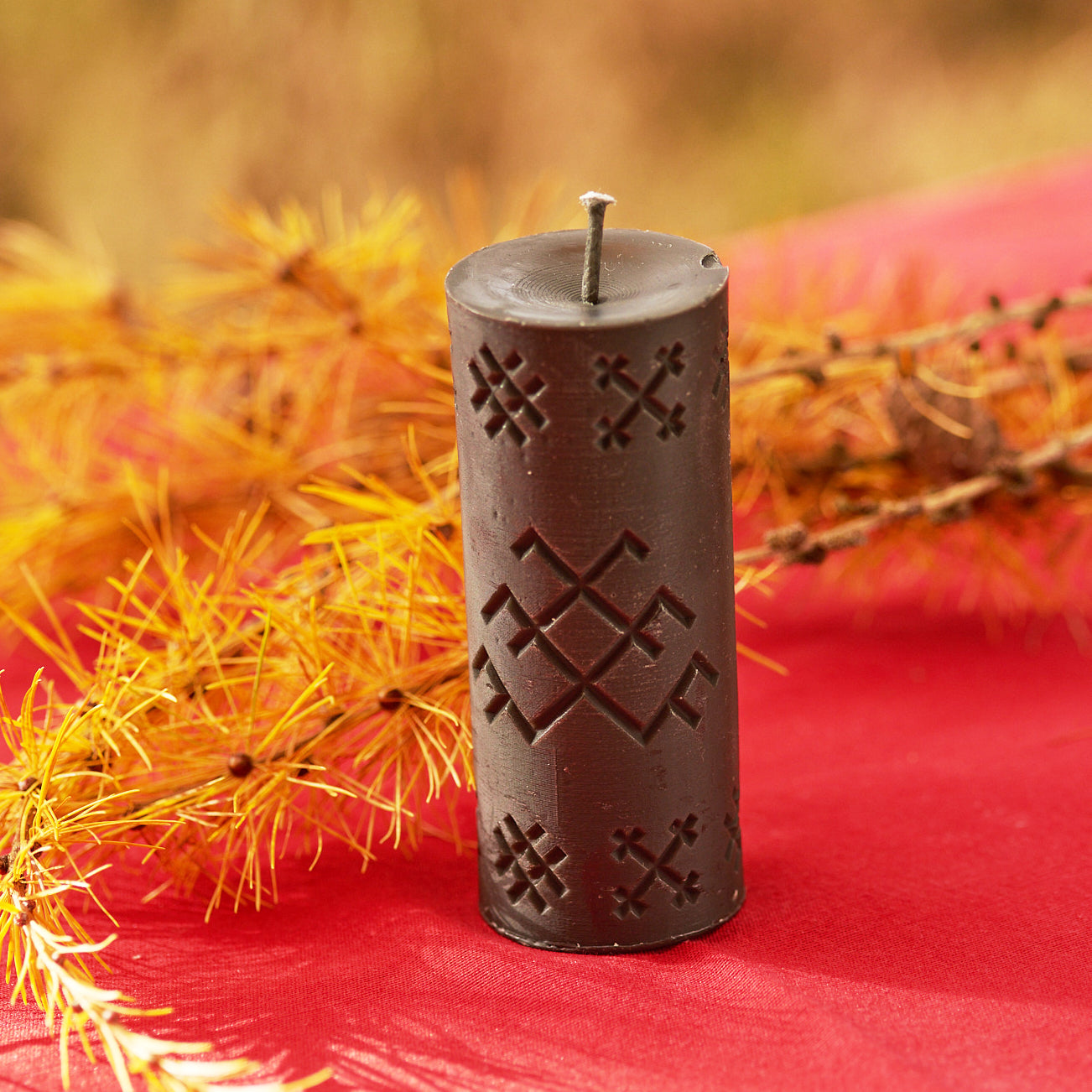 Black Beeswax Pillar Candle "JUMIS"